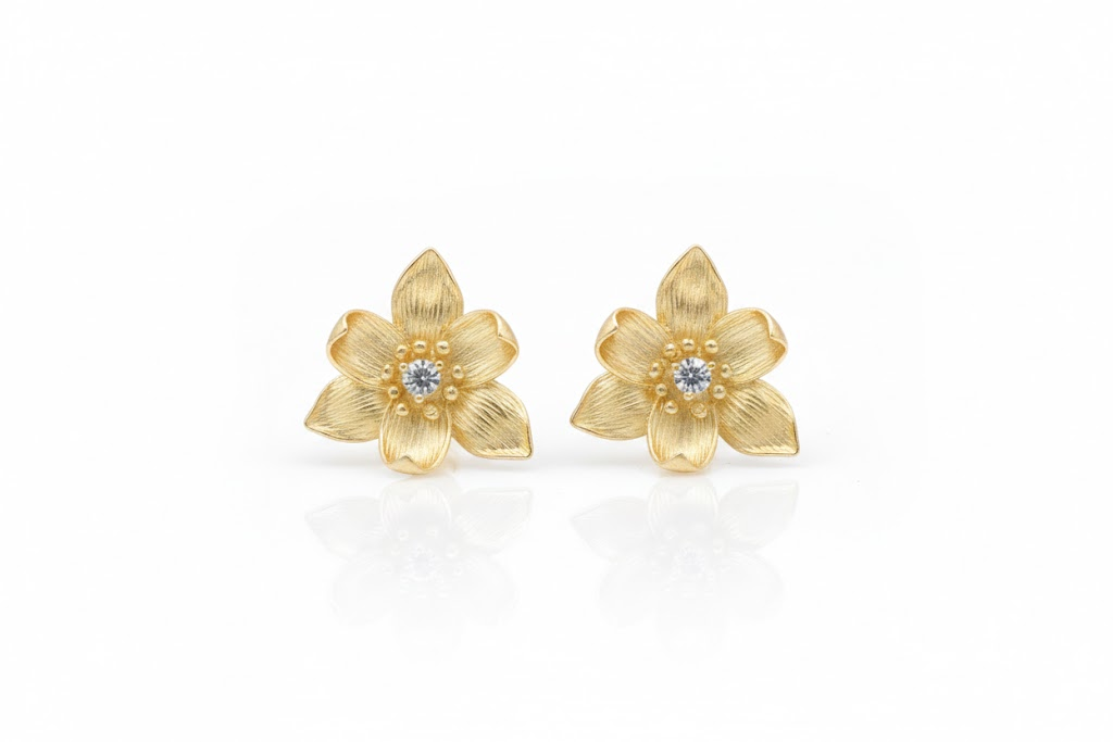 Brincos Flor Dourada Prata 925 design floral — Elisa Pires Joias
